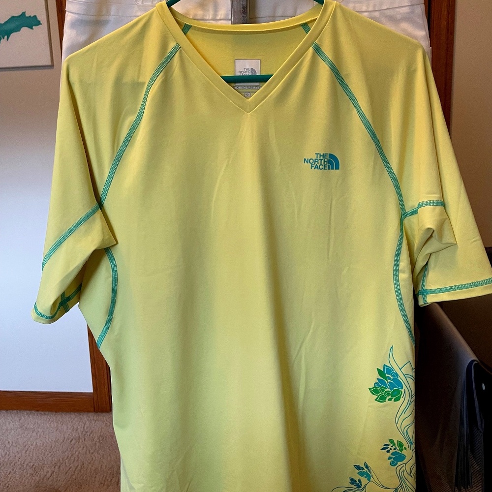 Women's North Face T Shirt Size Large